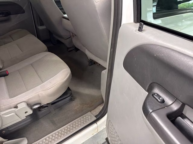 2005 Oxford White Clearcoat Ford Super Duty F-250 XLT 4X4 Truck