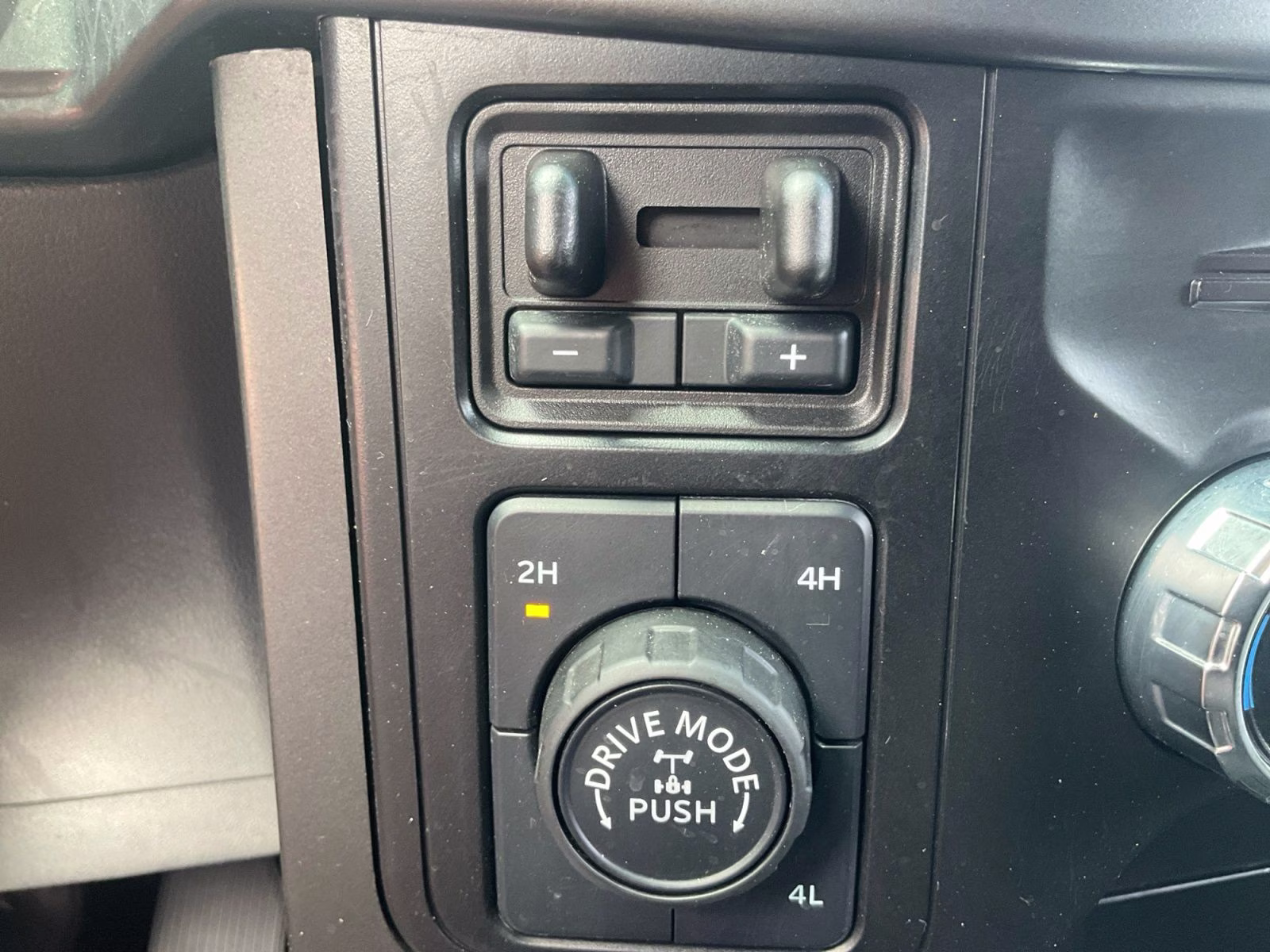 2024 Agate Black Metallic Ford F-150 XLT 4X4 Truck