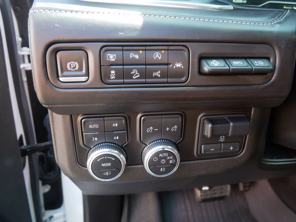 2023 White GMC Yukon Denali Ultimate 4X4 SUV