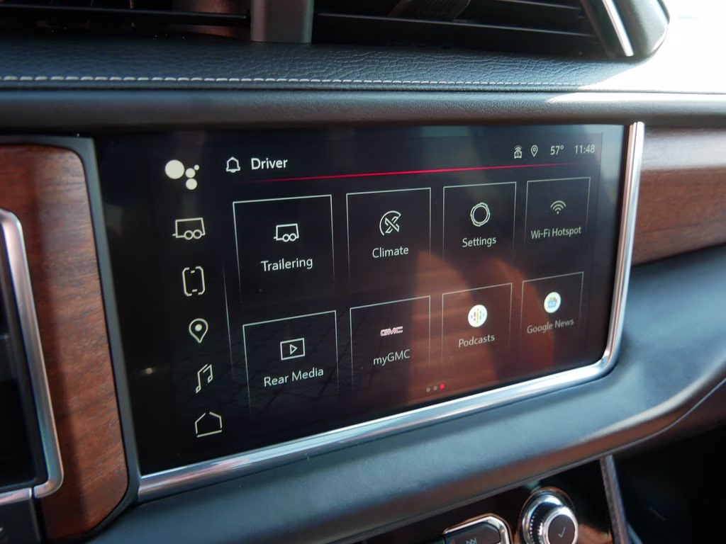 2023 White GMC Yukon Denali Ultimate 4X4 SUV