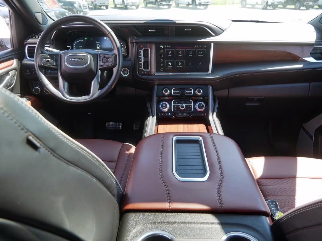 2023 White GMC Yukon Denali Ultimate 4X4 SUV