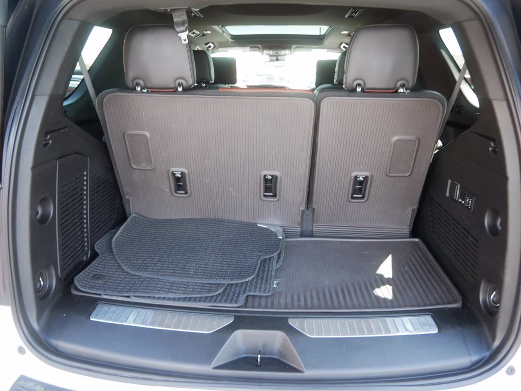 2023 White GMC Yukon Denali Ultimate 4X4 SUV