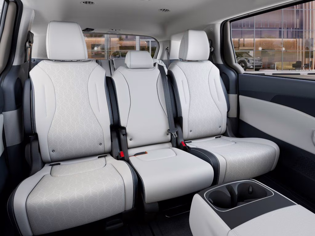 2026 Snow White Pearl Kia Carnival Hybrid EX FWD Van