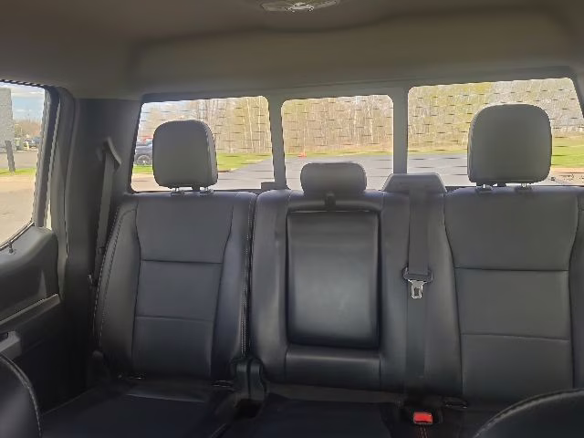 2016 White Platinum Clearcoat Metallic Ford F-150 Lariat 4X4 Truck
