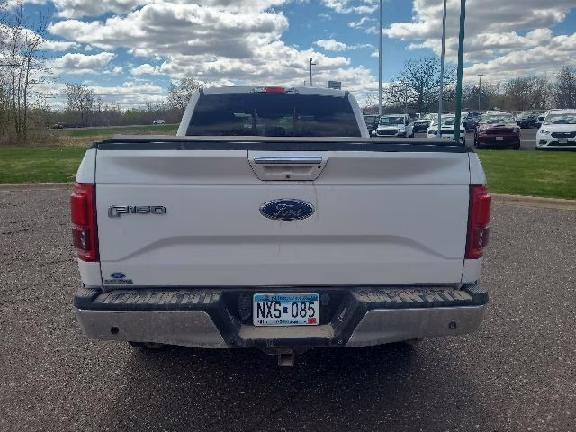 2016 White Platinum Clearcoat Metallic Ford F-150 Lariat 4X4 Truck