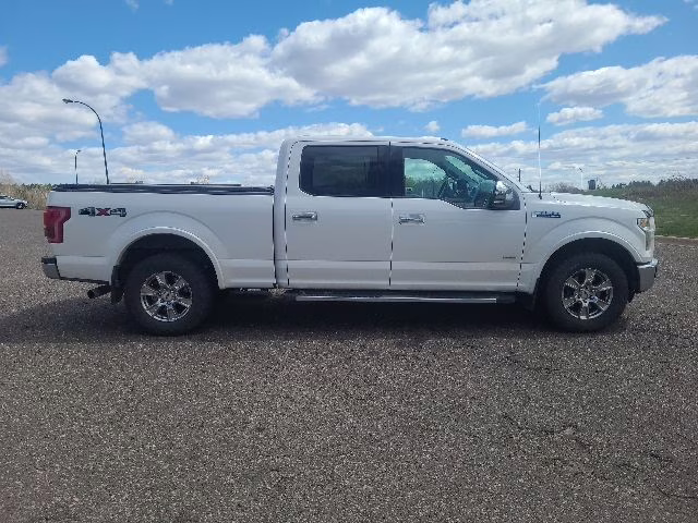 2016 White Platinum Clearcoat Metallic Ford F-150 Lariat 4X4 Truck