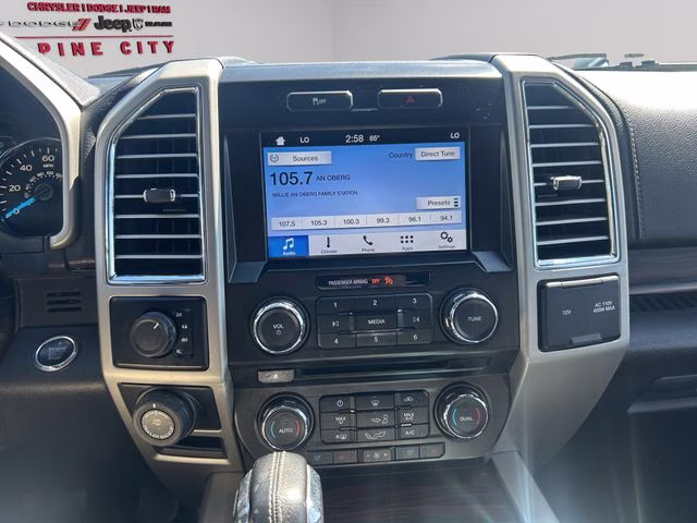 2016 White Platinum Metallic Tri-Coat Ford F-150 Lariat 4X4 Truck