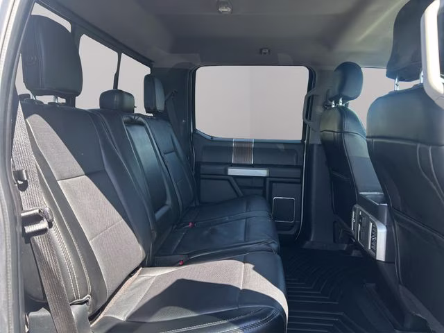 2016 White Platinum Metallic Tri-Coat Ford F-150 Lariat 4X4 Truck