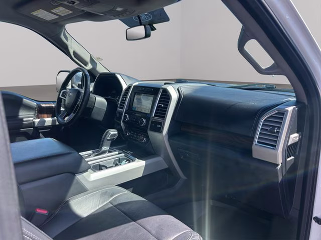 2016 White Platinum Metallic Tri-Coat Ford F-150 Lariat 4X4 Truck