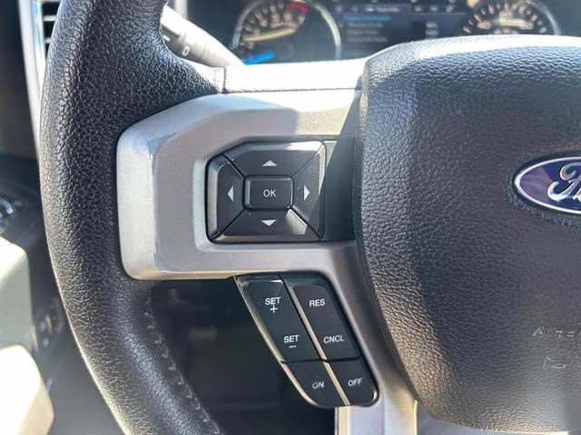 2016 White Platinum Metallic Tri-Coat Ford F-150 Lariat 4X4 Truck