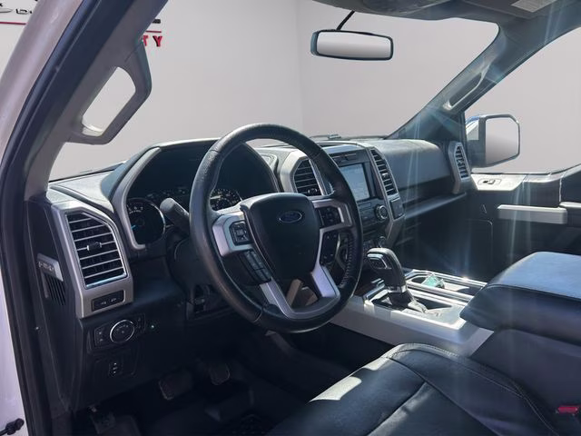 2016 White Platinum Metallic Tri-Coat Ford F-150 Lariat 4X4 Truck