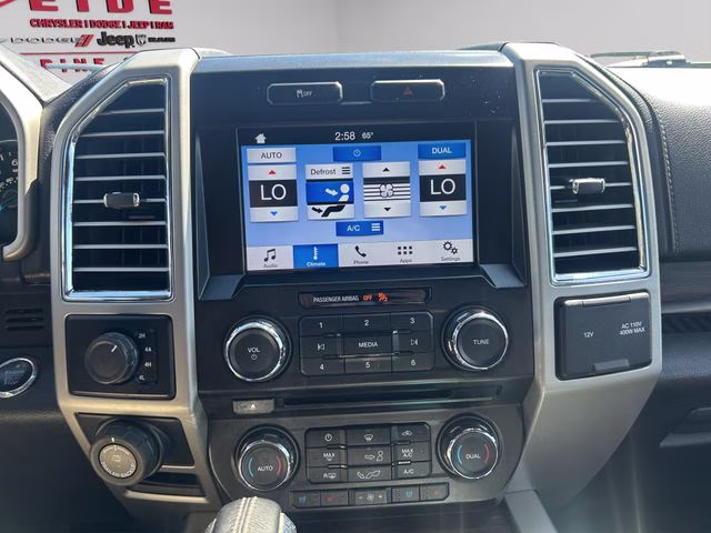 2016 White Platinum Metallic Tri-Coat Ford F-150 Lariat 4X4 Truck