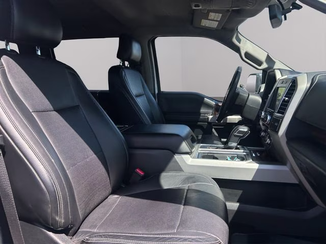 2016 White Platinum Metallic Tri-Coat Ford F-150 Lariat 4X4 Truck