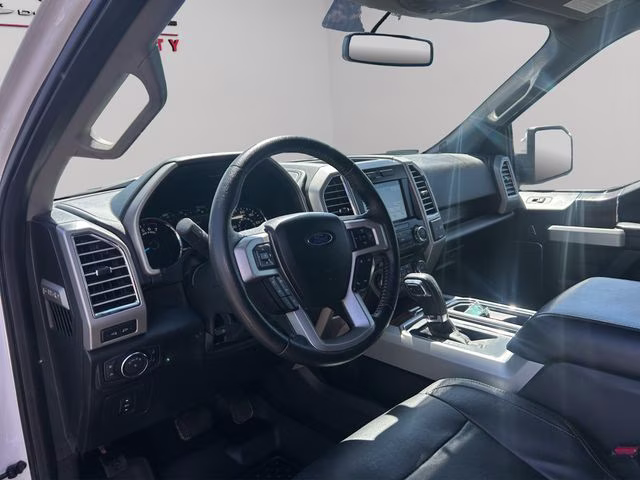 2016 White Platinum Metallic Tri-Coat Ford F-150 Lariat 4X4 Truck