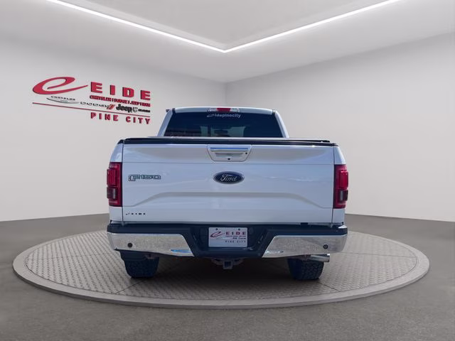 2016 White Platinum Metallic Tri-Coat Ford F-150 Lariat 4X4 Truck