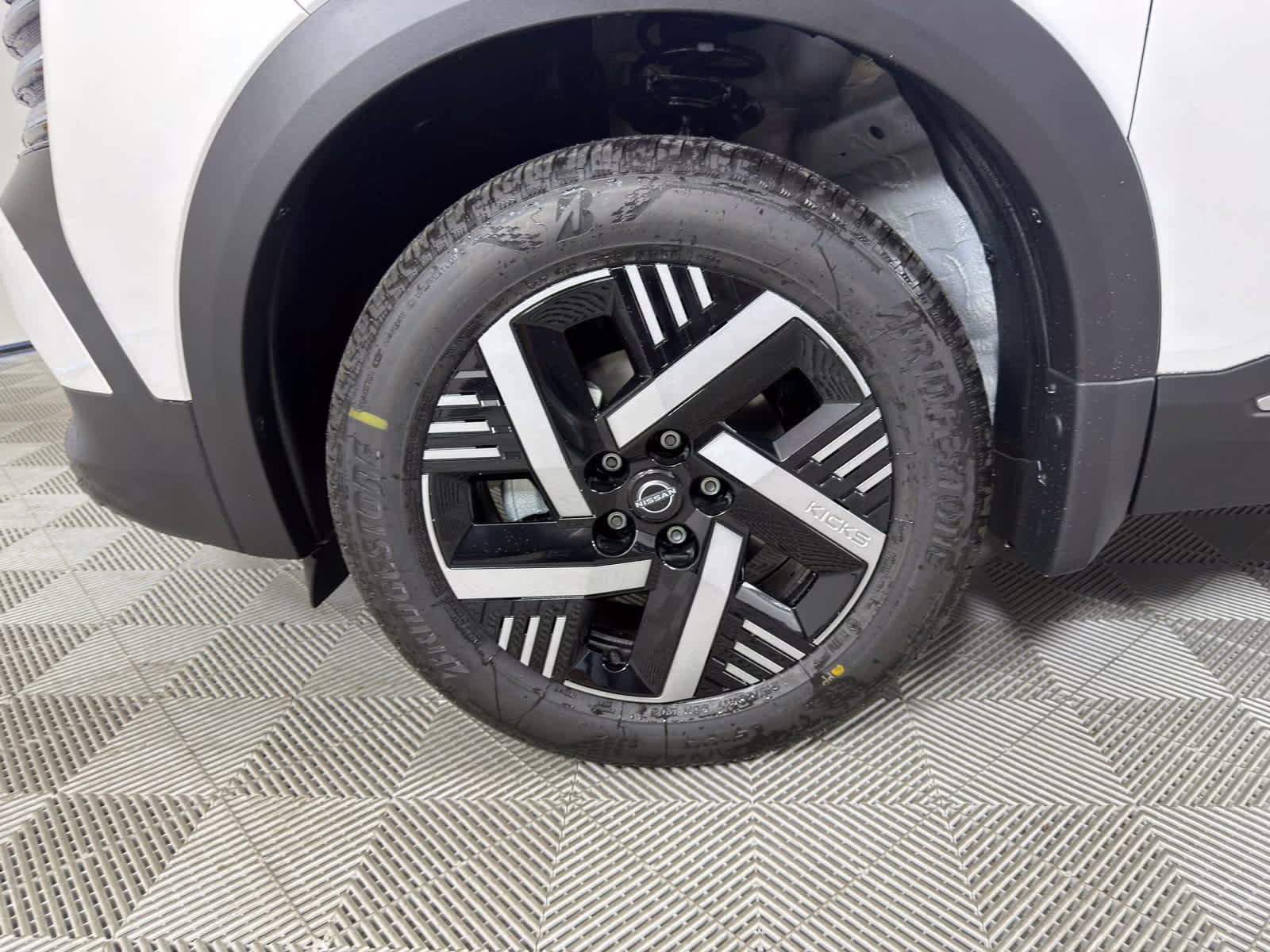 2026 Aspen White Tricoat Nissan Kicks SV FWD SUV