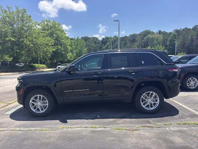 2026 Diamond Black Crystal Pearlcoat Jeep Grand Cherokee Laredo X RWD SUV