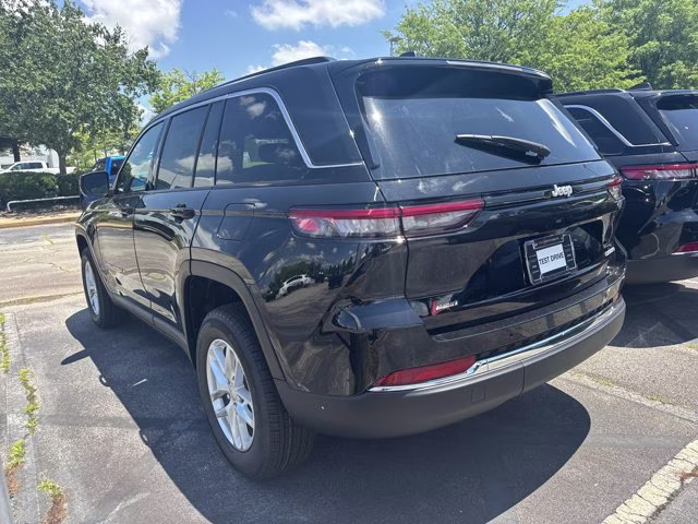 2026 Diamond Black Crystal Pearlcoat Jeep Grand Cherokee Laredo X RWD SUV