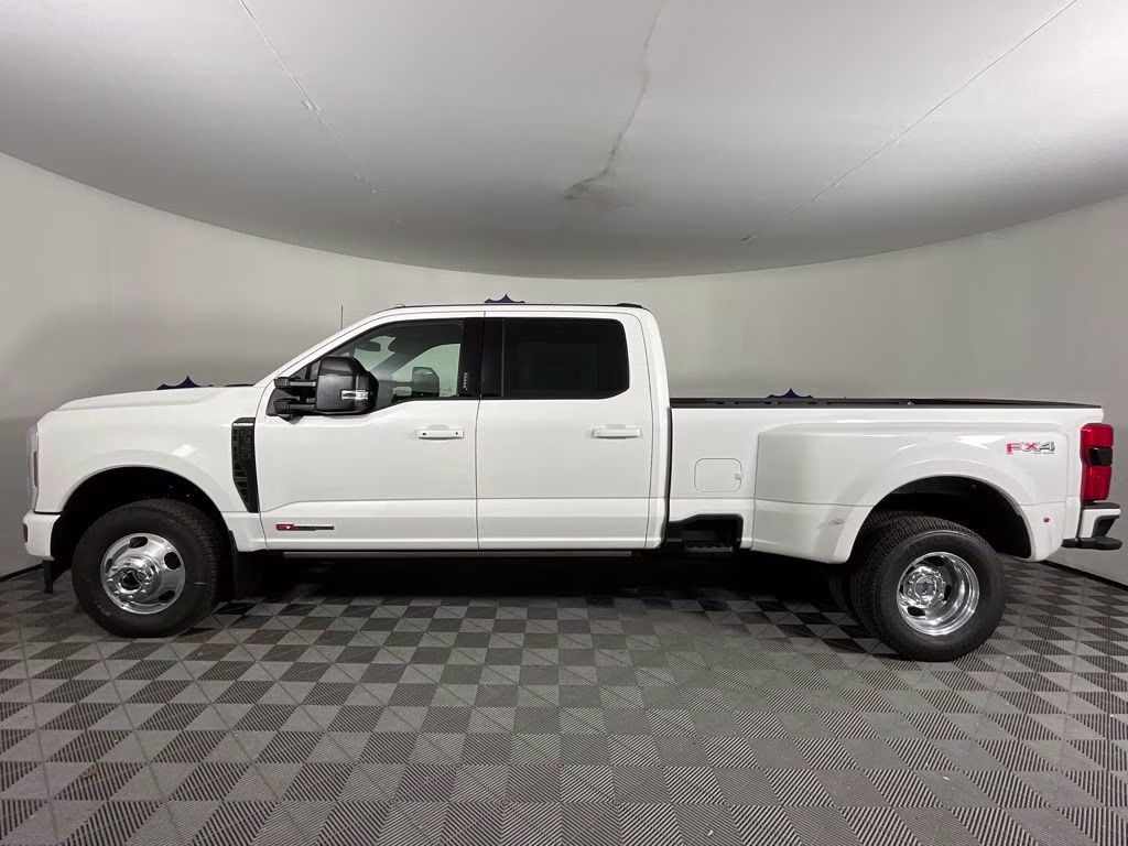 2026 White Ford Super Duty F-350 DRW 4X4 Truck
