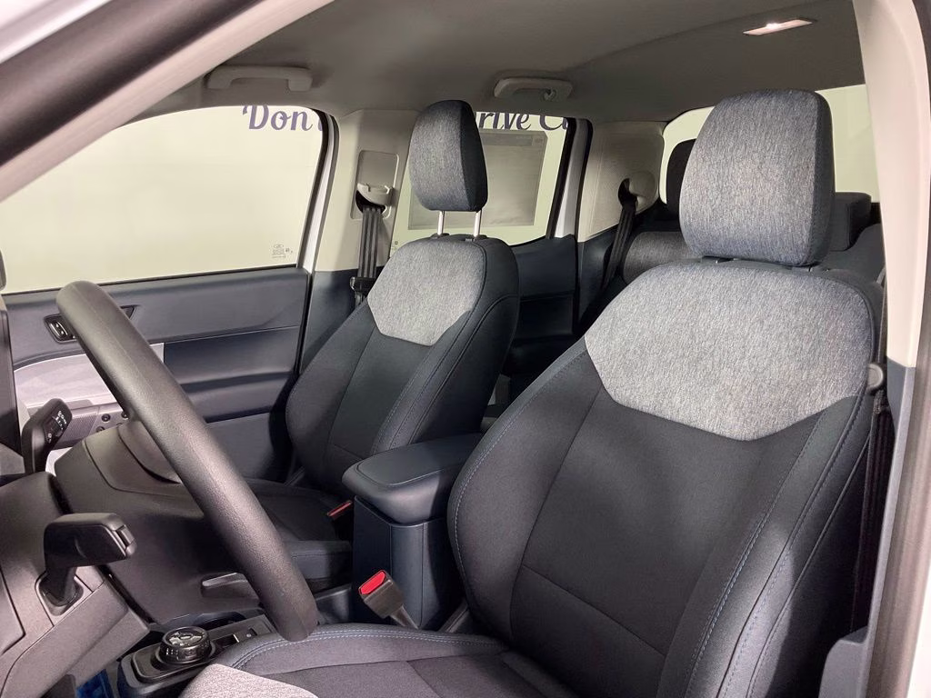 2026 Oxford White Ford Maverick XLT FWD Truck