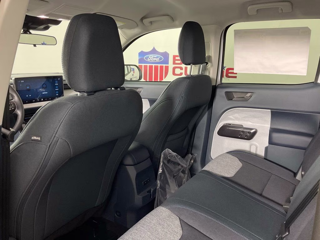 2026 Oxford White Ford Maverick XLT FWD Truck