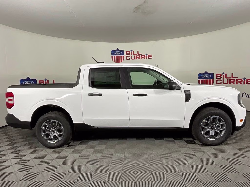 2026 Oxford White Ford Maverick XLT FWD Truck