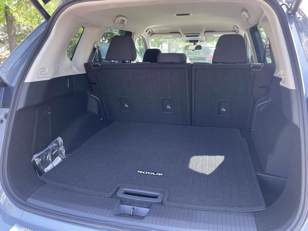 2026 Boulder Gray Pearl Nissan Rogue SV FWD SUV