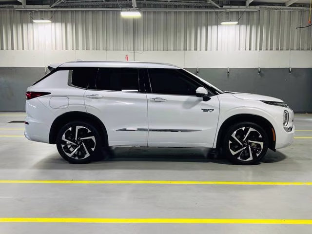 2025 White Diamond Mitsubishi Outlander PHEV SEL AWD SUV