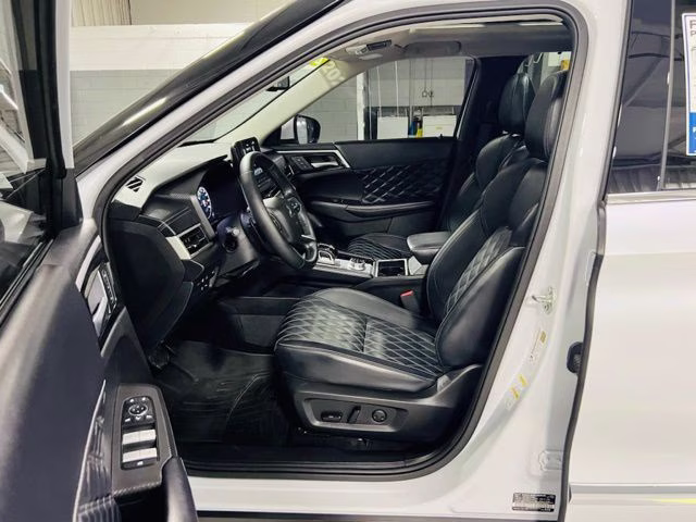 2025 White Diamond Mitsubishi Outlander PHEV SEL AWD SUV