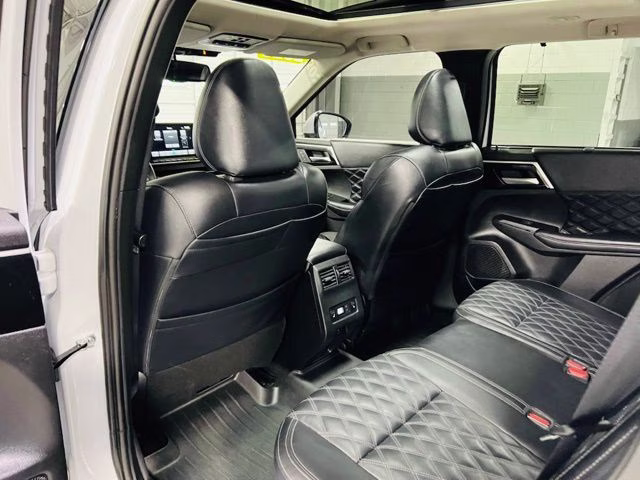 2025 White Diamond Mitsubishi Outlander PHEV SEL AWD SUV