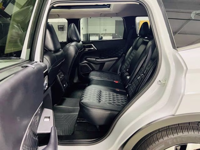 2025 White Diamond Mitsubishi Outlander PHEV SEL AWD SUV