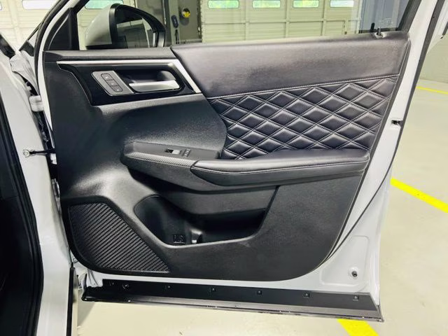 2025 White Diamond Mitsubishi Outlander PHEV SEL AWD SUV