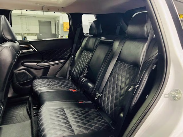 2025 White Diamond Mitsubishi Outlander PHEV SEL AWD SUV
