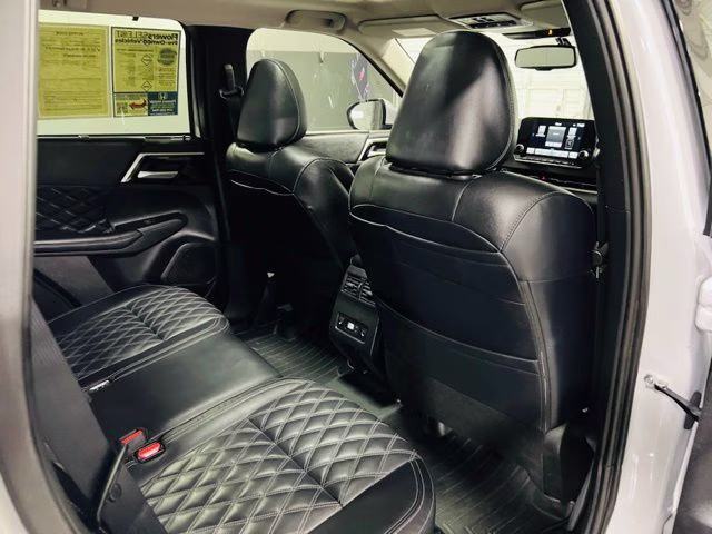 2025 White Diamond Mitsubishi Outlander PHEV SEL AWD SUV