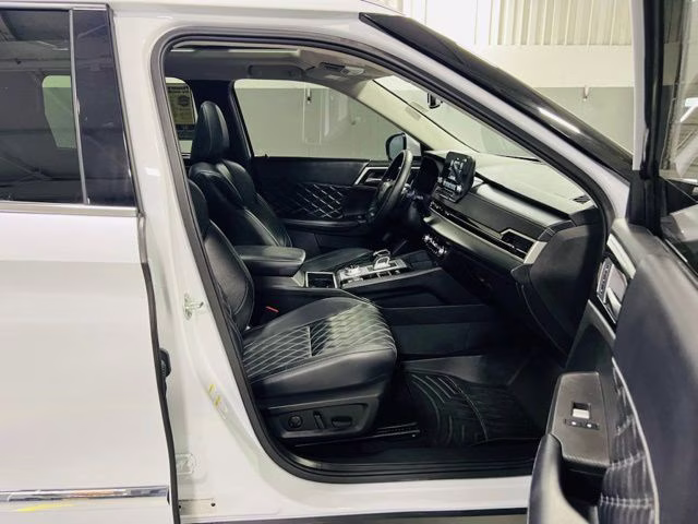2025 White Diamond Mitsubishi Outlander PHEV SEL AWD SUV
