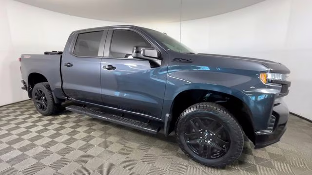 2022 Shadow Gray Metallic Chevrolet Silverado 1500 LTD LT Trail Boss 4X4 Truck