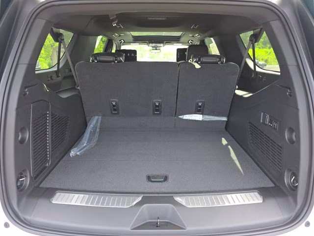 2026 Summit White GMC Yukon XL AT4 Ultimate 4X4 SUV