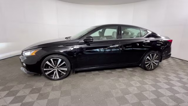 2021 Super Black Nissan Altima 2.5 Platinum AWD Sedan