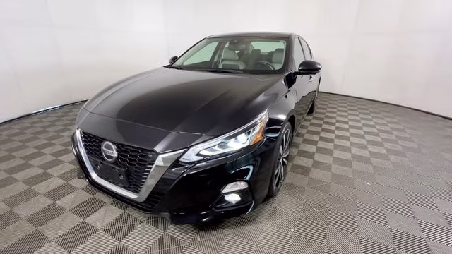 2021 Super Black Nissan Altima 2.5 Platinum AWD Sedan