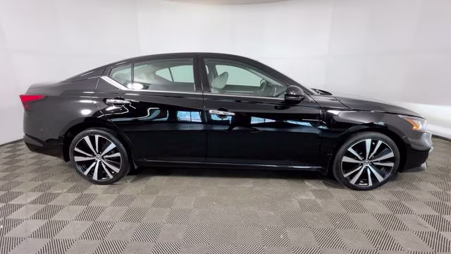 2021 Super Black Nissan Altima 2.5 Platinum AWD Sedan
