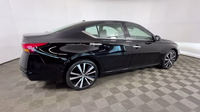 2021 Super Black Nissan Altima 2.5 Platinum AWD Sedan