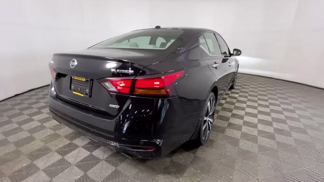 2021 Super Black Nissan Altima 2.5 Platinum AWD Sedan