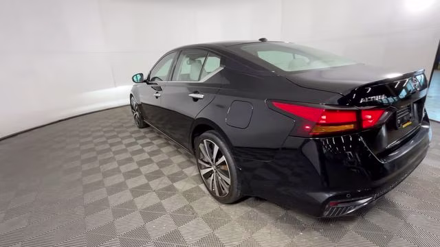 2021 Super Black Nissan Altima 2.5 Platinum AWD Sedan