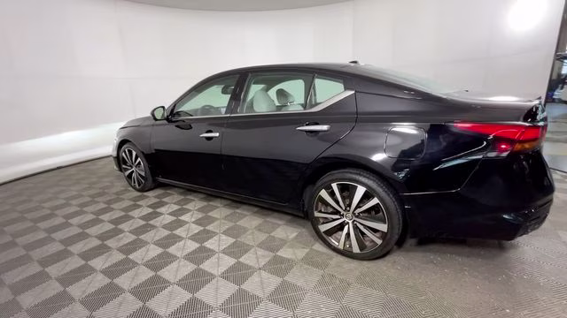 2021 Super Black Nissan Altima 2.5 Platinum AWD Sedan