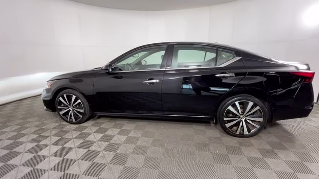 2021 Super Black Nissan Altima 2.5 Platinum AWD Sedan