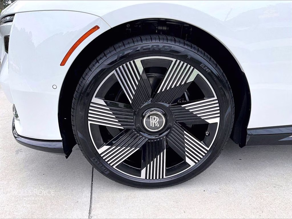 2024 Arctic White Rolls-Royce Spectre AWD Coupe