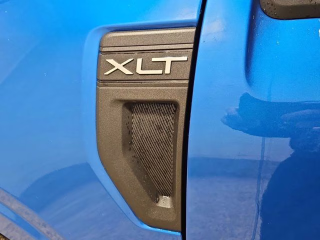 2025 Velocity Blue Ford Maverick XLT AWD Truck