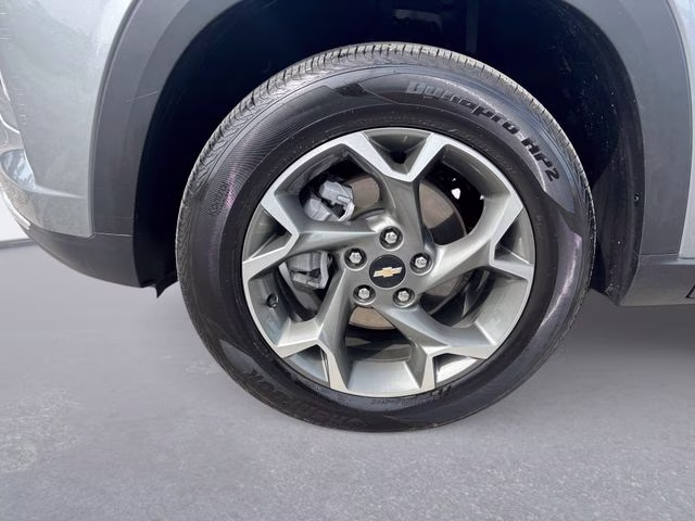 2025 Sterling Gray Metallic Chevrolet Trax LT FWD SUV