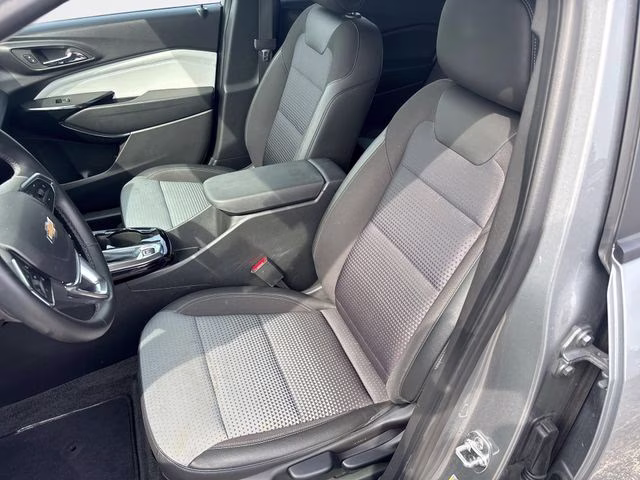 2025 Sterling Gray Metallic Chevrolet Trax LT FWD SUV