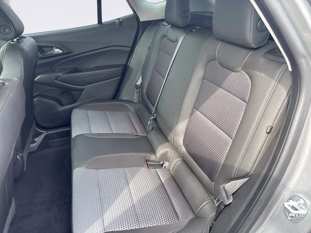 2025 Sterling Gray Metallic Chevrolet Trax LT FWD SUV